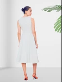 Kayık Yaka Diz Altı Düz Beyaz Elbise thumbnail 4