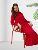 Dökümlü Şal Yaka Uzun Kırmızı Elbise thumbnail 5