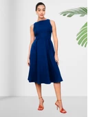 Kayık Yaka Diz Altı Düz Lacivert Elbise thumbnail 2