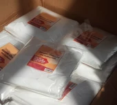 50 Adet Tek Kullanımlık Naylon Kuaför Önlüğü Kullan At 100x150 cm Penuar Çift Taraflı Bant Hediyeli - 3