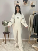 Kadın Uzun Kol Fiyonk Nakışlı Bisiklet Yaka Triko Kazak Pantolon Takım (Beyaz) thumbnail 6