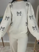 Kadın Uzun Kol Fiyonk Nakışlı Bisiklet Yaka Triko Kazak Pantolon Takım (Beyaz) thumbnail 5