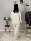 Kadın Uzun Kol Çiçek Nakışlı Bisiklet Yaka Triko Kazak Pantolon Takım (Beyaz) thumbnail 7