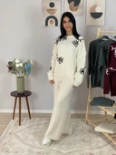 Kadın Uzun Kol Çiçek Nakışlı Bisiklet Yaka Triko Kazak Pantolon Takım (Beyaz) thumbnail 3