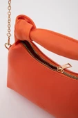 Shaka Turuncu Shk24 Soft Deri Düğüm Detaylı Zincir Askılı El Ve Omuz Çantası U:14 E:22 G:8 Cm - 3