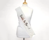 NessiWorld Beyaz Üzeri Gümüş İtalik Alyanslı Bride To Be Yazılı Simli Işıltılı Kuşak Kemer 10x80 cm - 1