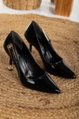 Siyah Toka Detaylı Sivri Burunlu Stiletto thumbnail 2