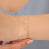 925 Ayar Mikron Altın Kaplama Dövü Desenli Ajda Gümüş Bilezik - BV00100 thumbnail 1