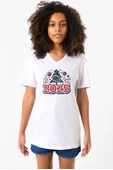 Happy New Year 2025 Essential Beyaz Kadın V yaka Tshirt - 1