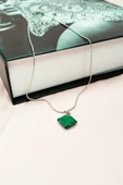 Malakit Doğal Taşı Zincirli El Yapımı Kolye Uç: 1,5 cm Zincir: 20 cm Kutulu thumbnail 7