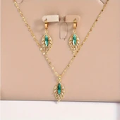 Altın Kaplama Yeşil İşlemeli Parlak Taşlı Zarif Yaprak Tasarımı Zarif ve Şık Kadın Takı Seti thumbnail 1