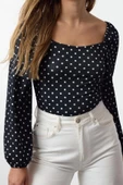 Kadın Crop Balon Kol Regular Kalıp Örme Puantiyeli Fitted Vücuda Oturan Bürümcük Dokulu Bluz - 2