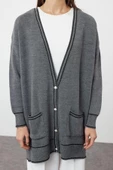 Kadın Tesettür Moda Şık Regular V Yaka Uzun Kol Renk Bloklu İnci Düğmeli Biyeli Oversize Triko Hırka - 5