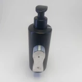 Kilitli Kapak Metal Askı Aparatı Dahil Pompalı 350 Ml Sıvı Sabun Otel Pansiyon Hastane Spor Salonu Misafirhane - 3