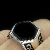 Altı Gen Tasarımlı Siyah Oniks Taşlı 925 Ayar Gümüş Yüzük thumbnail 2