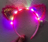 Kenarları Dantelli Fuşya Pullu Payetli Led Işıklı Kedi Kulak Taç 17x19 Cm - 1