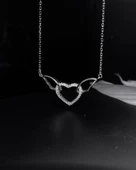 Melek Kanatlı Uçan Kalp Kadın Gümüş Kolye thumbnail 4