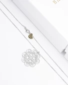 Dia Serisi Işıltılı Kalpli Yonca Kadın Gümüş Kolye thumbnail 2