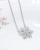 Diamond Seri Işıltılı Kar Tanesi Snowflake Kadın Gümüş Kolye thumbnail 2