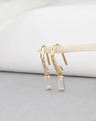 18k Serie Oro Baget Taşlı Çengel Asma Minimal Gümüş Küpe thumbnail 2