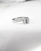 Swarovski Zirconia Taşlı Tektaş Zarafet Kadın Yüzük - 3