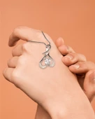 Kalbimin Tektaş Işıltısı Likeable Kadın Gümüş Kolye thumbnail 2