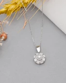 925 Ayar Gümüş Işıltılı Baget Taşlı İnci Kadın Gümüş Kolye thumbnail 2