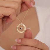 925 Ayar Gümüş Dokulu Yuvarlak Çerçeve İçinde Renkli Taşlı Kolye thumbnail 2