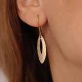 18 Ayar Altın Mikron Kaplama Oval Yüzeyi Desenli Sallantılı Gümüş Küpe - E00271 - 1