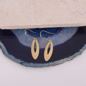 18 Ayar Altın Mikron Kaplama Oval Yüzeyi Desenli Sallantılı Gümüş Küpe - E00271 - 4