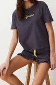 Kadın %100 Pamuk Bisiklet Yaka Kısa Kol Nakışlı Fırfır Detaylı T-shirt-Şort Örme Pijama Takımı - 2