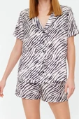 Kadın Polyester Gömlek Yaka Kısa Kol -Siyah Zebra Desenli Saten Gömlek-Şort Dokuma Pijama Takımı - 1