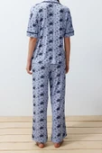 Kadın Moda Şık Gömlek Yaka Boru Paça Kısa Kol Desenli Biyeli Örme Pijama Takımı - 3