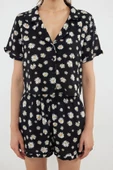 Kadın Moda Şık Gömlek Yaka Boru Paça Kısa Kol Papatya Desenli Fırfırlı Viskon Dokuma Pijama Takımı - 1