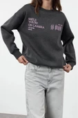 Kadın Regular Bisiklet Yaka Standart Kol Regular Basic Fit Baskılı Kalın İçi Polarlı Örme Sweatshirt - 3