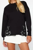 Kadın Moda Şık Relaxed Bisiklet Yaka Standart Kol Regular Basic İnce Aplike Detaylı Örme Sweatshirt - 4