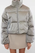 Kadın Moda Şık Regular Dik Yaka Crop Düz Astarlı Oversize Parlak Su İtici Şişme Mont - 1