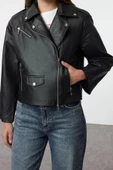Kadın Moda Şık Regular Kruvaze Yaka Standart Düz Astarlı Regular Suni Deri Biker Ceket Mont - 4