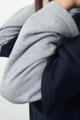 Kadın Moda Şık Bol Kapüşonlu Düşük Kol Uzun Geniş Kalıp Kol Detaylı Kalın Örme Sweatshirt - 2