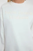 Kadın Bol Bisiklet Yaka Düşük Kol Uzun Slogan Nakışlı Geniş Kalıp Kalın İçi Polarlı Örme Sweatshirt - 4