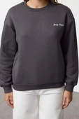 Kadın Bisiklet Yaka Düşük Kol Normal Kalıp Ön ve Sırt Baskılı Kalın Polarlı Örme Sweatshirt - 1