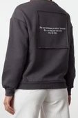 Kadın Bisiklet Yaka Düşük Kol Normal Kalıp Ön ve Sırt Baskılı Kalın Polarlı Örme Sweatshirt - 5