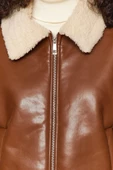 Kadın Moda Şık Regular Gömlek Yaka Standart Düz Astarlı Peluş Detaylı Suni Deri Biker Ceket Mont - 5