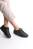 Kadın Bağcıklı Günlük Ayakkabı Delik Detaylı Yuvarlak Burun Ayakkabı thumbnail 1