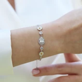 Damla Taşlı Papatya Gümüş Bileklik thumbnail 1