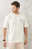 AC&Co / Altınyıldız Classics Erkek Ekru Oversize Bol Kesim %100 Pamuk Bisiklet Yaka Arkası Baskılı Tişört - 1