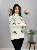 Kadın Krem Yarım Balıkçı Yaka Fiyonk Desenli Kazak thumbnail 3