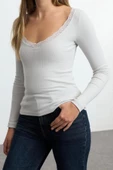 Stil Kadın Dantel Detaylı Fitilli Fitted Vücuda Oturan Pamuklu Esnek Bluz Regular Örme Slim Kalıp - 1