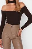 Stil Kadın Carmen Yaka Choker Detaylı Fitted Vücuda Oturan Fitilli Bluz Crop Örme Slim Kalıp - 1