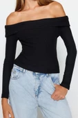 Stil Kadın Triko Görünümlü Fitted Vücuda Oturan Crop Madonna Yaka Bluz Regular Slim Kalıp Düşük Kol - 2